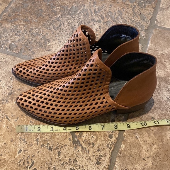 CWY Coolway Women Light Brown Leather Laser Cut Ankle Boots Size 9 - Picture 13 of 13